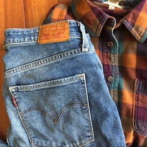 Levi’s 721 high rise skinnies — HAS HOLE